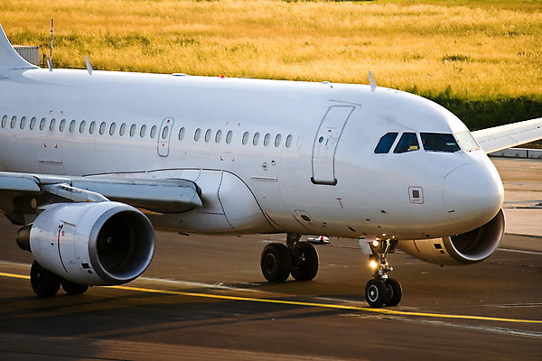 포토 JPG 해외이미지 여행 교통시설 비행기 사람없음 도시풍경 도시 공항 항공 활주로 제트기 승객 대패 해외202004 해외포토 길 교통 항공교통 대중교통 풍경 시설 파일형식 이미지허브
