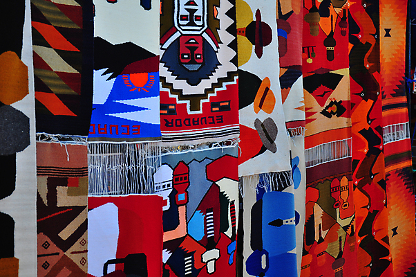 포토 JPG 해외이미지 전통 문화 여행 사람없음 쇼핑 직물 남아메리카 시장 원주민 담요 에콰도르 수공예 양모 짜기 핸드메이드 해외202004 해외포토 모션 아메리카 아프리카인 공예 파일형식 이미지허브