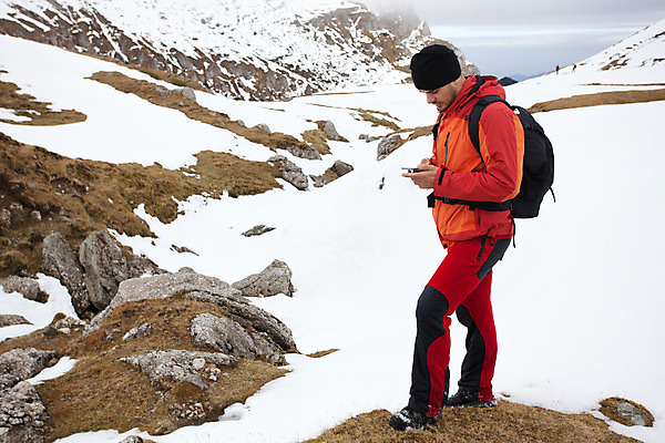 포토 JPG 해외이미지 라이프스타일 스포츠 여행 생각 겨울 자국 모션 자연 산 한명 사람 풍경 야외 스마트폰 침묵 트래킹 하이킹 추위 자유 탐험 안개 흰색 신선 용기 고독 목표 정상 탈출 내추럴 반항 절정 하이커 해외202004 해외포토 1 그릇 계절 감정 컬러 컨셉 레저 날씨 생활 핸드폰 스마트기기 소리 생태계 파일형식 이미지허브