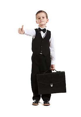 포토 JPG 해외이미지 백인 직업 응시 옷 남자 아들 무기 어린이 컨셉 서류가방 가방 비즈니스 성공 새로움 손잡이 한명 서기 미소 사람 정장 소년 사무실 여행가방 성장 흰색 비즈니스맨 작음 대표 시작 경영자 고립 염원 초보 포트폴리오 표현성 해외202004 해외포토 서양인 1 시선 잡화 컬러 가족 모션 표정 직장인 크기 리더 파일형식 이미지허브