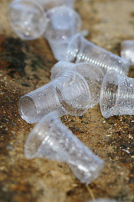 포토 JPG 해외이미지 디자인 음료 컨셉 아이디어 사람없음 컵 물 쌓기 환경 재활용 카페 에너지 투명 액체 던지기 쓰레기 폐기물 휴대용 컨테이너 플라스틱 테이크아웃 판지 단절 중고 해외202004 해외포토 자연요소 식기 산업 모션 재질 상점 오브젝트 친환경 파일형식 이미지허브