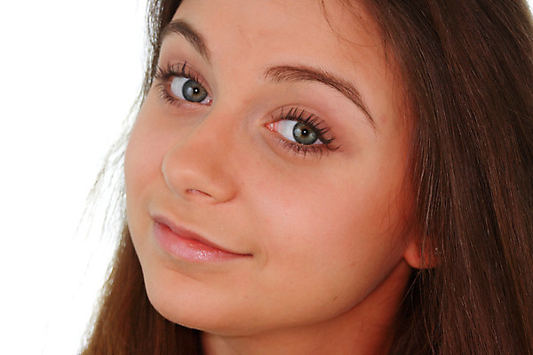 포토 JPG 해외이미지 백인 모델 1 라이프스타일 헤어스타일 응시 여자 행복 얼굴 건강 한명 사람 10대 갈색 머리 유행 흰색 신선 뜨거움 우아함 피부 입술 내추럴 고립 돌봄 해외202004 해외포토 서양인 시선 감정 컬러 컨셉 모션 청소년 생활 신체부위 파일형식 이미지허브