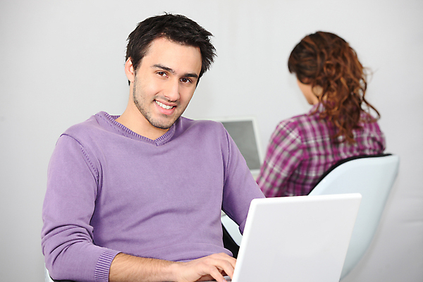 포토 JPG 해외이미지 백인 커플 행복 감정 백그라운드 2 인터넷 데이트 통신 함께함 한명 사람 20대 성인 세로 노트북 컴퓨터 웹 카페 기쁨 흰색 표현 사이버 무선전화기 검색 온라인 거짓말 고립 관심 반가움 소셜 네트워킹 사용자 표현성 해외202004 해외포토 서양인 1 컬러 컨셉 관계 청년 전자제품 상점 네트워크 전화기 파일형식 이미지허브