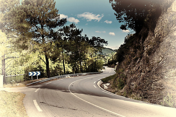 포토 JPG 해외이미지 나무 유럽 도로 여행 곡선 교통시설 자연 하늘 산 경고 안전 풍경 사람없음 야외 초록색 여름 파란색 환경 골짜기 봄 프랑스 수확 숲 위험 아스팔트 지중해 복고 알프스 프랑스어 굴곡 길가 블러 생태학 절정 필터 해외202004 해외포토 식물 문자 계절 교육 나라 길 선 바다 컬러 교통 컨셉 농업 시설 생태계 파일형식 이미지허브