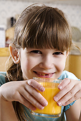 포토 JPG 해외이미지 행복 음료 어린이 건강 한명 놀람 주스 기쁨 해외202004 해외포토 1 감정 표정 사람 파일형식 이미지허브