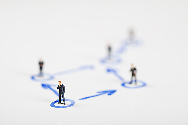 포토 JPG 해외이미지 화살표 협력 실내 사람없음 아웃포커스 금융 업무 비즈니스맨 원형 흰배경 전달 금융비즈니스 인물미니어처 해외202004 해외포토 도형 남자 백그라운드 비즈니스 촬영기법 내부 경제 미니어처 흰색 작업 직장인 파일형식 이미지허브