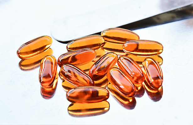 포토 JPG 해외이미지 백그라운드 건강 어류 사람없음 알약 약 갈색 건강관리 흰색 상품 먹기 흰배경 상승 처방 보충 고립 돌봄 오메가 해외202004 해외포토 컬러 컨셉 의학 모션 관리 수중동물 파일형식 이미지허브