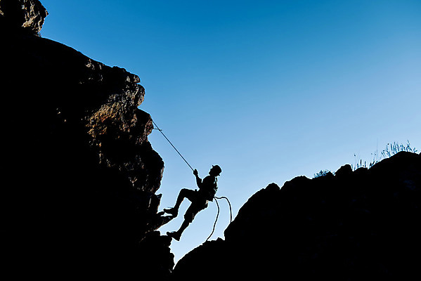 포토 JPG 해외이미지 라이프스타일 실루엣 밧줄 배낭 산 그림자 사람없음 태양 우주 호기심 지역 발견 해외202004 해외포토 자연요소 감정 줄 컨셉 가방 촬영기법 생활 파일형식 이미지허브