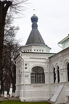 포토 JPG 해외이미지 나무 전통 유럽 건축양식 사람없음 야외 건물 세로 파란색 교회 회색 가을 흰색 역사 러시아 옛날 해외202004 해외포토 식물 건축물 계절 건축 나라 컬러 종교건축 파일형식 이미지허브