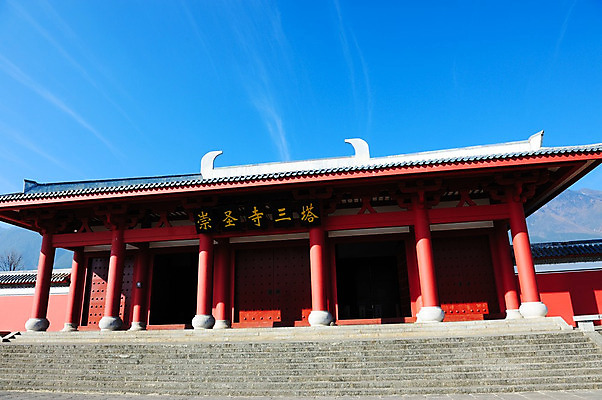 포토 JPG 해외이미지 구름 전통 아시아 종교 문화 여행 불교 건축양식 하늘 휴가 주택 동양인 풍경 사람없음 건물 파란색 컬러풀 여행객 문 중국 바위 흰색 기도 죽음 사찰 재산 보호 정사각형 신성 수도원 기념물 파라다이스 해외202004 해외포토 자연요소 도형 건축물 건축 나라 컬러 컨셉 종교건축 사람 인종 금융 돌_바위 파일형식 이미지허브