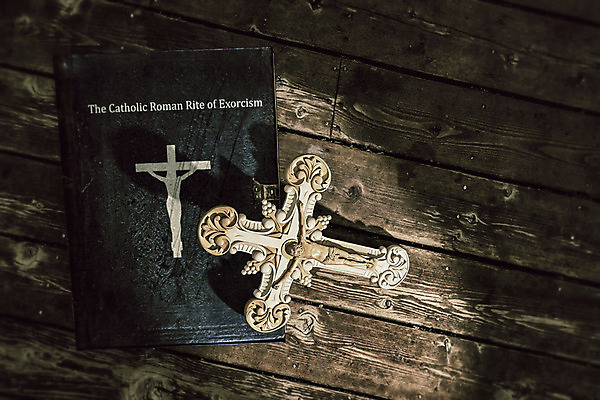 포토 JPG 해외이미지 아이콘 기독교 종교 종이 백그라운드 십자가 일러스트 바닥 미술 사람없음 책 3D 검은색 성경 천주교 덮개 기도 예수 영혼 심볼 페이지 신성 신앙심 엘리먼트 해외202004 해외포토 컬러 종교용품 문화예술 뚜껑 신_종교 디지털합성 파일형식 이미지허브