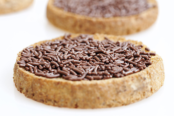 포토 JPG 해외이미지 전통 음식 빵 사탕 사람없음 초콜릿 아침식사 뿌리기 토스트 해외202004 해외포토 모션 디저트 식사 파일형식 이미지허브