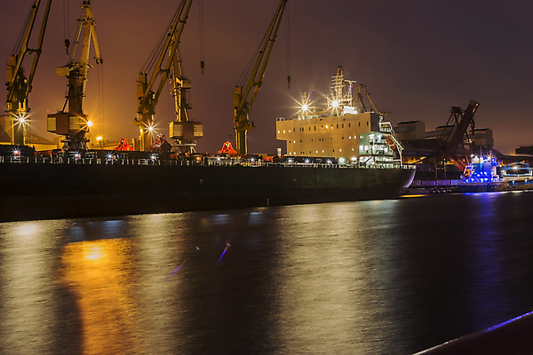 포토 JPG 해외이미지 구름 산업 밧줄 바다 비즈니스 하늘 프레임 사람없음 금속 항구 기계 일몰 화물 업무 보트 제조 큼 컨테이너 기중기 무역 함선 상업 리프트 광택 포트 무거움 라트비아 로딩 수입 철강 해외202004 해외포토 자연요소 줄 배_교통 교통시설 재질 북유럽 노을 운송업 작업 중장비 무게 크기 파일형식 이미지허브