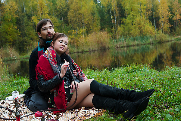 포토 JPG 해외이미지 커플 공원 여자 남자 행복 음식 2 통신 가족 관계 자연 함께함 흡연 사랑 사람 두명 친구 소풍 바구니 시골 내추럴 해외202004 해외포토 공공시설 감정 컨셉 담배 야외활동 생태계 파일형식 이미지허브