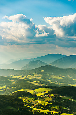 포토 JPG 해외이미지 나무 구름 유럽 여행 백그라운드 자연 하늘 휴가 휴식 산 따뜻함 파노라마 풍경 사람없음 야외 초록색 여름 파란색 태양 황혼 안개 시골 점 오스트리아 정상 알프스 암초 절정 해외202004 해외포토 자연요소 식물 계절 나라 컬러 컨셉 날씨 촬영기법 일몰 생태계 파일형식 이미지허브