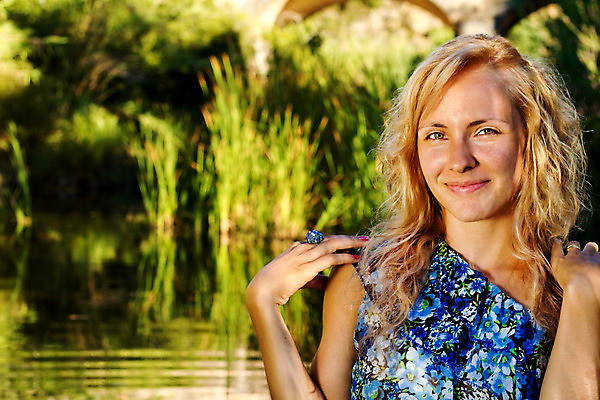 포토 JPG 해외이미지 백인 라이프스타일 드레스 계절 공원 여자 행복 얼굴 물결 백그라운드 장난 자연 건강 한명 성인 야외 초록색 물 파란색 강 금발 반사 유행 봄 젖음 자유 연못 개울 황금 떨어짐 숲 내추럴 파라다이스 해외202004 해외포토 자연요소 서양인 1 헤어스타일 옷 공공시설 감정 컬러 컨셉 사람 생활 신체부위 생태계 파일형식 이미지허브