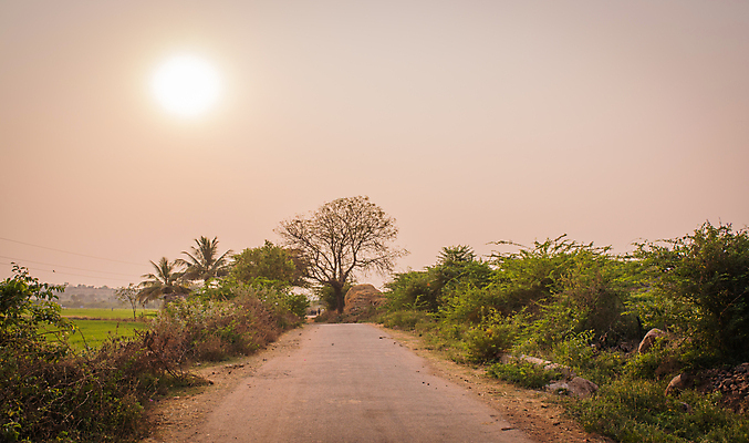 포토 JPG 해외이미지 나무 구름 공원 도로 길 여행 밭 가족 자연 하늘 산 거리 사람 사람없음 야외 옆모습 초록색 여름 파란색 울타리 컬러풀 햇빛 태양 농장 농경지 마을 일몰 봄 가을 시골 황금 숲 오솔길 강의 메인 언덕 장면 내추럴 루트 방법 옛날 해외202004 해외포토 자연요소 식물 계절 공공시설 뷰포인트 컬러 농업 관계 교통시설 담장 노을 생태계 파일형식 이미지허브