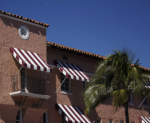 포토 JPG 해외이미지 나무 비즈니스 건축양식 사람없음 야외 건물 관광지 도시풍경 야자수 사무실 고층빌딩 미국 일몰 도시 황금 도심 시티라이프 콘도 스카이라인 마이애미 열대기후 플로리다 해외202004 해외포토 식물 라이프스타일 건축물 건축 여행 북아메리카 숙소 풍경 빌딩 노을 파일형식 이미지허브