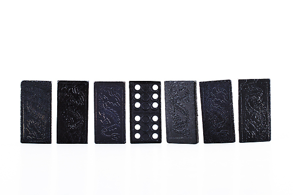 포토 JPG 해외이미지 사람없음 검은색 일렬 도미노 해외202004 해외포토 컬러 파일형식 이미지허브