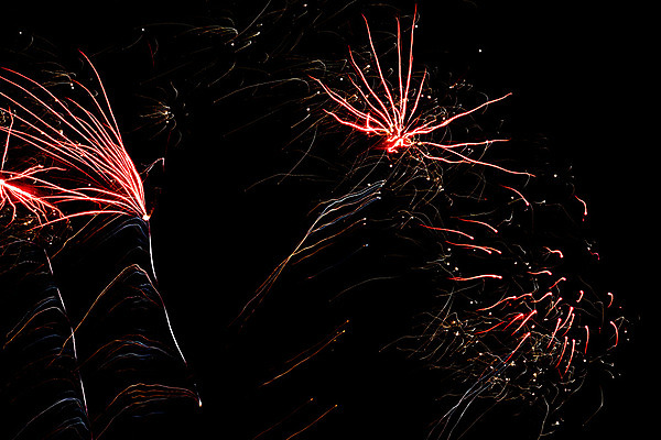 포토 JPG 해외이미지 기념일 행복 백그라운드 하늘 불 불꽃 새해 기념 불꽃놀이 이벤트 사람없음 빨간색 빛 파티 검은색 축제 어둠 축하 4 야간 폭발 파열 7월 광 해외202004 해외포토 자연요소 감정 컬러 컨셉 놀이 숫자 날짜 파일형식 이미지허브