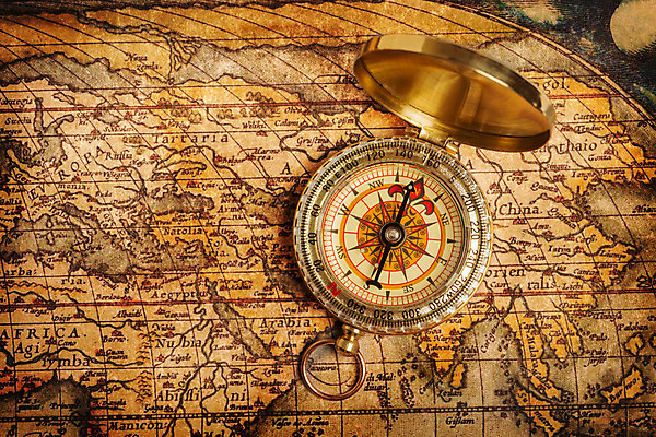 포토 JPG 해외이미지 여행 지도 항해 사람없음 세계 금속 수확 골동품 기구 공구 황금 나침반 방향 복고 네비게이션 구식 그런지 놋쇠 옛날 지리 해외202004 해외포토 농업 배_교통 재질 도구 파일형식 이미지허브