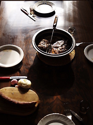 포토 JPG 해외이미지 접시 음료 음식 채소 탁자 육류 사람없음 먹기 해외202004 해외포토 식기 가구 식재료 모션 파일형식 이미지허브