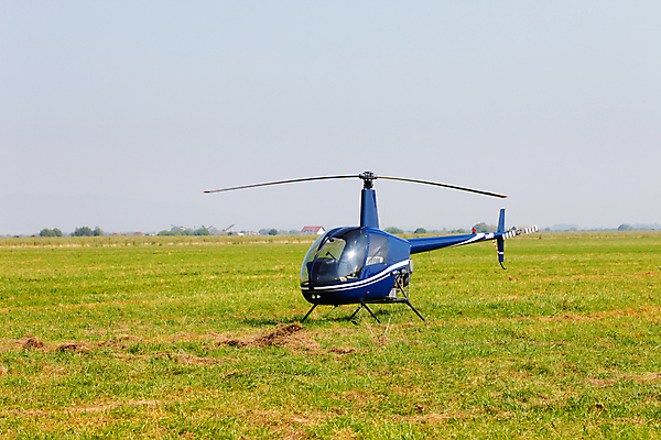 포토 JPG 해외이미지 모델 디자인 여행 비즈니스 교통시설 바람 사람없음 가로 파란색 빛 햇빛 여행객 힘 헬리콥터 공항 작음 땅 프로펠러 이륙 모터 해외202004 해외포토 자연요소 컬러 교통 날씨 비행기 사람 태양 크기 시설 파일형식 이미지허브