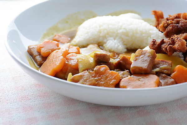 포토 JPG 해외이미지 전통 접시 백그라운드 채소 밥 양파 감자 건강 육류 돼지고기 요리 동양인 사람없음 갈색 식당 초콜릿 일본 식사 저녁식사 치킨 당근 소고기 흰색 신선 뜨거움 사발 맛 인도인 먹기 향신료 매움 깨 카레 점심식사 등심 핸드메이드 스타일 해외202004 해외포토 외국인 식기 아시아 음식 컬러 컨셉 식재료 모션 디저트 뿌리채소 인종 상점 조미료 사기그릇 닭고기요리 향미료 파일형식 이미지허브