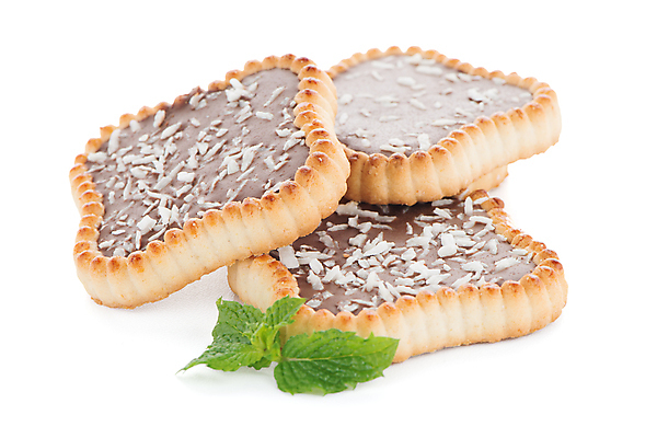 포토 JPG 해외이미지 디저트 실내 사람없음 쿠키 세개 달콤 민트 흰배경 초코맛 타르트 해외202004 해외포토 음식 빵 백그라운드 3 내부 초콜릿 흰색 맛 허브 파이_빵 파일형식 이미지허브