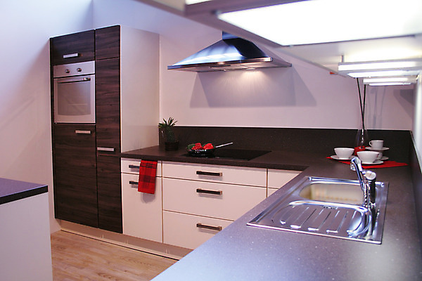 포토 JPG 해외이미지 디자인 커피 가구 의자 건축양식 창문 유리 탁자 새로움 아파트 주택 실내 손잡이 요리 사람없음 내부 목재 장식 물 빛 갈색 금속 주방 식사 기계 방 장비 재산 고급 우아함 오븐 큼 난로 찬장 맨션 캐비닛 수도꼭지 조리대 냉장고 철강 스타일 해외202004 해외포토 자연요소 나무 건축 음료 컬러 생활용품 컨셉 재료 재질 건물 금융 가전제품 크기 난방기 사물함 파일형식 이미지허브