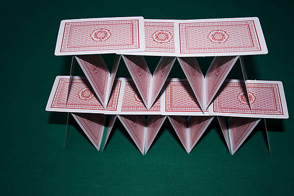 포토 JPG 해외이미지 종이 컨셉 놀이 주택 아이디어 종류 사람없음 초록색 게임 흰색 마음 우승 신용카드 4 행운 재산 도박 위험 가득함 카지노 클럽 기회 상업 5 포커 고립 라스베가스 승자 에이스 직진 해외202004 해외포토 컬러 건물 금융 숫자 최고 트럼프 파일형식 이미지허브