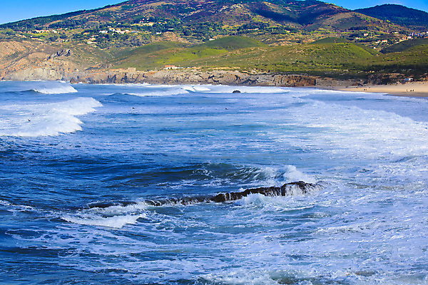 포토 JPG 해외이미지 파도 바다 여행 자연 조류 풍경 경사 사람없음 야외 가로 물 여름 파란색 바위 확대 땅 장면 암초 내추럴 해외202004 해외포토 자연요소 동물 계절 컬러 돌_바위 생태계 파일형식 이미지허브