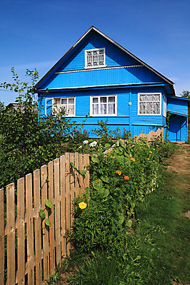 포토 JPG 해외이미지 나무 전통 외관 건축양식 창문 가족 자연 하늘 지붕 새로움 주택 잔디 사람없음 건물 목재 초록색 파란색 울타리 농가 농장 마을 침묵 목장 시골 역사 재산 오솔길 버리기 대문 장면 구식 옛날 진짜 해외202004 해외포토 식물 건축물 건축 길 컬러 컨셉 농업 재료 관계 모션 금융 담장 문 소리 생태계 파일형식 이미지허브