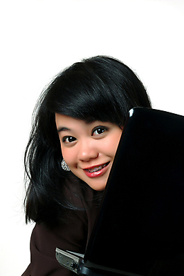 포토 JPG 해외이미지 직업 1 라이프스타일 응시 여자 행복 백그라운드 회사 비즈니스 성공 노동자 실내 한명 사람 앉기 동양인 스마트폰 컴퓨터 사무실 흰색 업무 비즈니스우먼 자신감 종업원 전화기 고객 책상 서비스 경영자 비서 경영 회계사 해외202004 해외포토 시선 감정 컬러 가구 컨셉 모션 인종 내부 생활 전자제품 핸드폰 스마트기기 작업 직장인 리더 파일형식 이미지허브