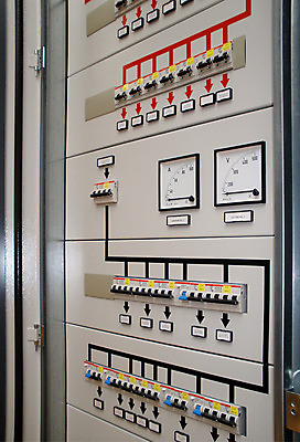 포토 JPG 해외이미지 직업 산업 무늬 공장 탁자 사람없음 세로 전자제품 기계 에너지 과학기술 제조 연결 캐비닛 흔적 그림 시스템 자동 자동화 전압 제어 해외202004 해외포토 가구 공업 기술 사물함 파일형식 이미지허브