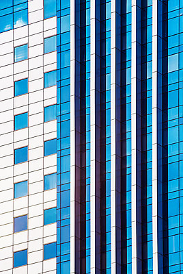 포토 JPG 해외이미지 디자인 외관 선 패턴 건축양식 창문 유리 추상 미래 프레임 사람없음 야외 건물 파란색 빛 햇빛 반사 탑 거울 질감 정사각형 장면 해외202004 해외포토 도형 건축물 건축 컬러 컨셉 무늬 재질 태양 파일형식 이미지허브