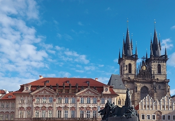 포토 JPG 해외이미지 외관 유럽 문화 여행 건축양식 하늘 사람없음 야외 건물 파란색 도시풍경 성당 교회 탑 도시 중세 정사각형 체코 프라하 타운 고딕 공화국 옛날 스타일 해외202004 해외포토 도형 건축물 건축 나라 컬러 종교건축 풍경 역사 파일형식 이미지허브