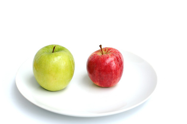 포토 JPG 해외이미지 음식 줄기 조각 과일 건강 사람없음 빨간색 초록색 흰색 최고 사과 자르기 먹기 다리찢기 식용 해외202004 해외포토 식물 컬러 모션 파일형식 이미지허브