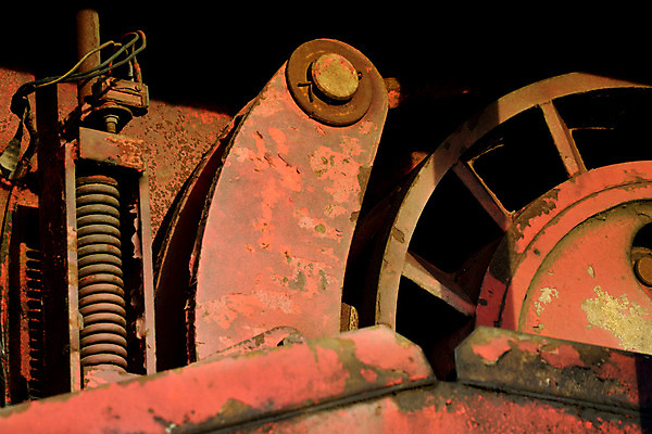 포토 JPG 해외이미지 산업 부분 실내 사람없음 빨간색 금속 힘 기계 장비 수확 골동품 업무 바퀴 원형 큼 철 묘사 톱니바퀴 복고 엔진 기어 한조각 공학 그런지 썩음 옛날 철강 해외202004 해외포토 도형 1 교육 컬러 농업 재질 내부 작업 크기 파일형식 이미지허브