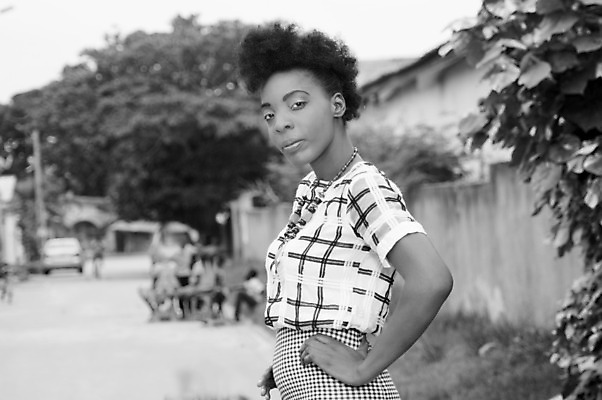 포토 JPG 해외이미지 모델 학생 디자인 포즈 자연 거리 한명 서기 사람 유행 우주 엉덩이 윤곽 보여주기 내추럴 스타일 해외202004 해외포토 1 모션 신체부위 생태계 파일형식 이미지허브