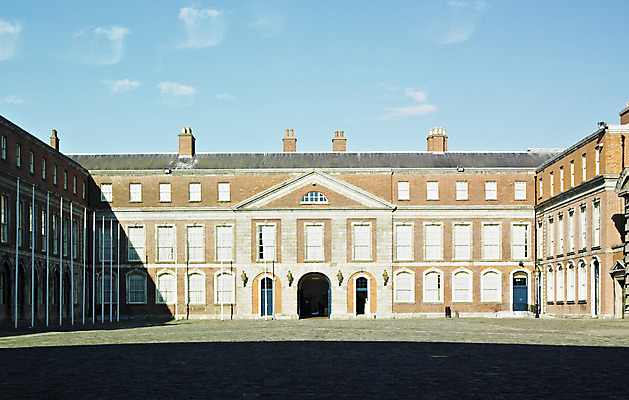 포토 JPG 해외이미지 외관 유럽 여행 고건축 건축양식 사람없음 야외 건물 도시 세계여행 성 역사 시력 아일랜드 타운 더블린 서유럽 안뜰 옛날 해외202004 해외포토 건축물 건축 나라 세계 파일형식 이미지허브