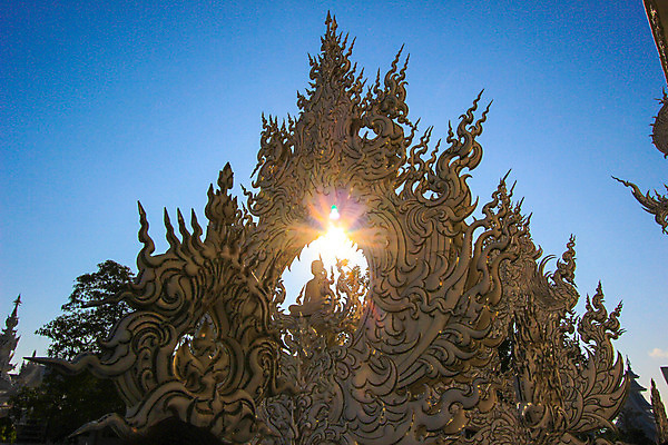 포토 JPG 해외이미지 주간 캐릭터 종교 호수 조각 불교 태국 하늘 창조 미술 사람없음 파란색 컬러풀 햇빛 조각상 반사 맑음 활발 거울 흰색 연못 사찰 수도원 일반 강렬 명품 정교 해외202004 해외포토 자연요소 아시아 컬러 컨셉 종교건축 날씨 문화예술 태양 조형물 상품 파일형식 이미지허브