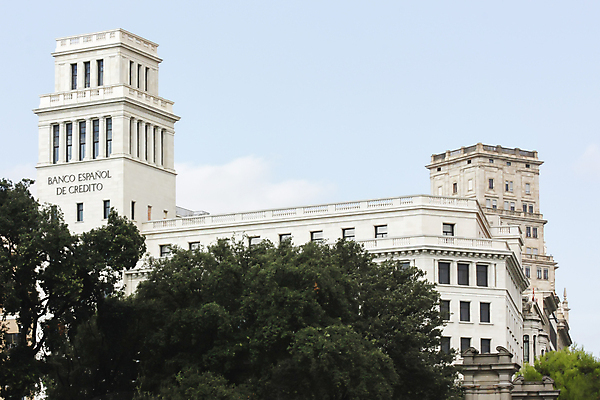 포토 JPG 해외이미지 건축양식 사람없음 건물 금융 조각상 역사 스페인 서비스 정사각형 광장 화단 바르셀로나 석회암 옛날 전국 화강암 해외202004 해외포토 도형 건축물 건축 유럽 경제 조형물 암석 파일형식 이미지허브
