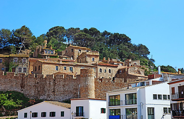 포토 JPG 해외이미지 주간 유럽 벽 여행 건축양식 자연 하늘 지붕 휴가 산 거리 주택 파노라마 풍경 사람없음 여름 파란색 빛 마을 탑 골동품 바위 도시 성 중세 역사 스페인 건축가 지중해 타운 스페인어 옛날 해외202004 해외포토 자연요소 직업 건축물 계절 건축 나라 바다 컬러 촬영기법 건물 돌_바위 생태계 파일형식 이미지허브