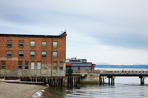 포토 JPG 해외이미지 외관 도로 바다 여행 건축양식 자동차 거리 풍경 사람없음 야외 건물 물 여름 상점 항구 미국 도시 만 역사 도심 주차 방파제 포트 타운 옛날 워싱턴 해외202004 해외포토 자연요소 건축물 계절 공공시설 건축 길 육상교통 북아메리카 교통시설 파일형식 이미지허브