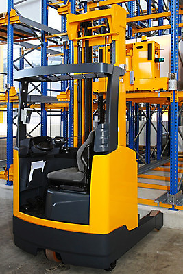 포토 JPG 해외이미지 산업 선반 사람없음 노란색 화물 창고 수납 짐차 지게차 물류 분배 신발장 해외202004 해외포토 컬러 가구 자동차 운송업 중장비 파일형식 이미지허브