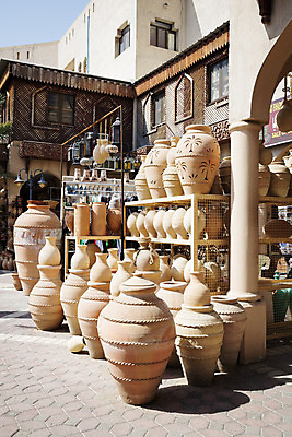 포토 JPG 해외이미지 아시아 여행 중동 동양인 사람없음 건물 태양 상점 만 도자기 중앙 냄비 이슬람교 점토 아라비아 타운 동쪽 아랍어 해외202004 해외포토 자연요소 건축물 나라 종교 인종 도시 솥 방향 파일형식 이미지허브