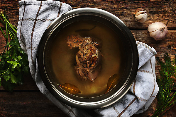 포토 JPG 해외이미지 1 재료 탁자 실내 파슬리 마늘 육류 요리 사람없음 목재 가로 초록색 금속 검은색 소고기 흰색 직물 만 양념 수프 함선 딜 해외202004 해외포토 나무 컬러 가구 배_교통 채소 식재료 재질 내부 파일형식 이미지허브