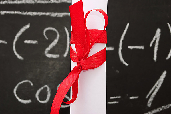 포토 JPG 해외이미지 교육 리본 비즈니스 졸업 교실 학교 성공 실내 사람없음 내부 빨간색 스터디 우주 검은색 칠판 공백 흰색 가르침 졸업장 실크 두루마리 책상 활 대학교 문서 롤 최초 증명서 총각 해외202004 해외포토 컬러 가구 컨셉 학습 직물 파일형식 이미지허브