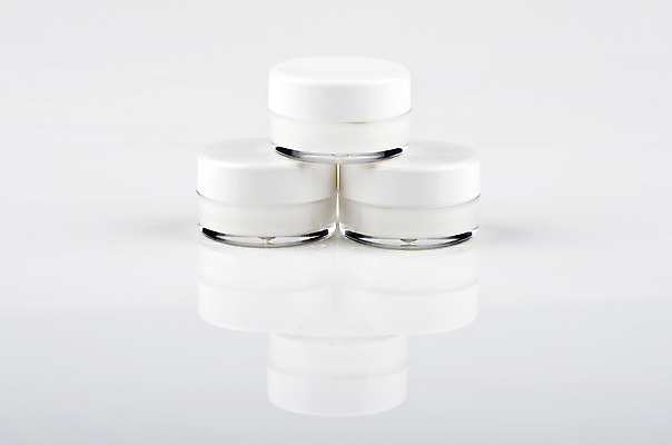포토 JPG 해외이미지 산업 얼굴 백그라운드 신체 포장 유리 건강 가면 사람없음 약 스파 화장품 공백 흰색 신선 항아리 액체 보호 상품 컨테이너 플라스틱 피부 크림 오브젝트 피부관리 로션 패키지 튜브 내추럴 고립 돌봄 수분크림 위생관리 해외202004 해외포토 컬러 컨셉 의학 모션 재질 관리 신체부위 뷰티 도자기 파일형식 이미지허브